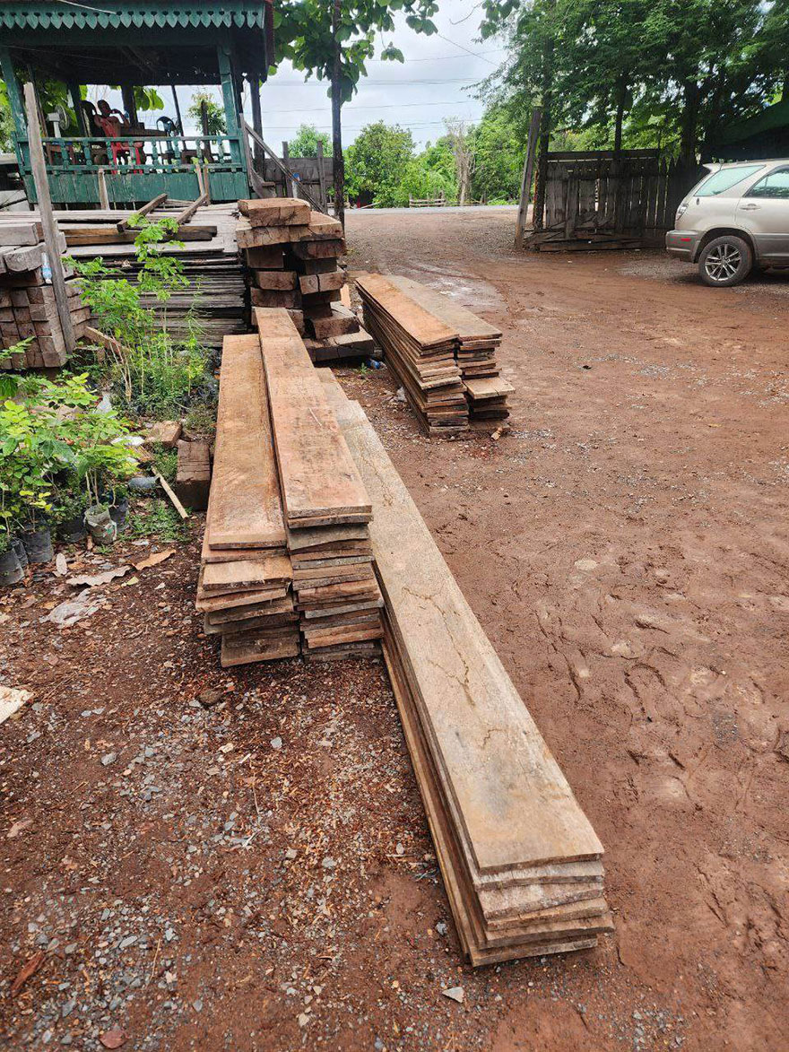 ចាប់ រថយន្ដ ១ គ្រឿង ដឹកឈើ គ្រឿងផ្ទះ ចាស់ តែ លួច បង្កប់ សុទ្ធតែ ប្រភេទ ...