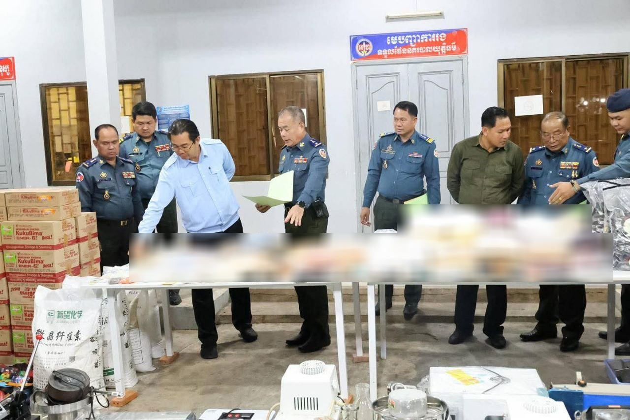 អាវុធនិងវត្ថុតាង