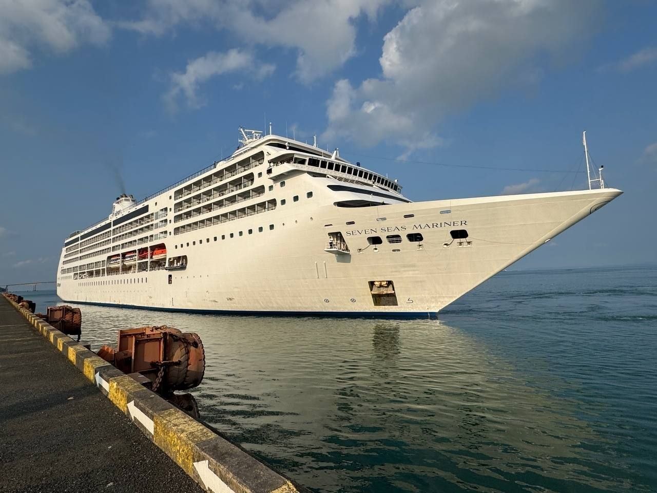 សកម្មភាពទេសចរនៅកំពង់ផែ