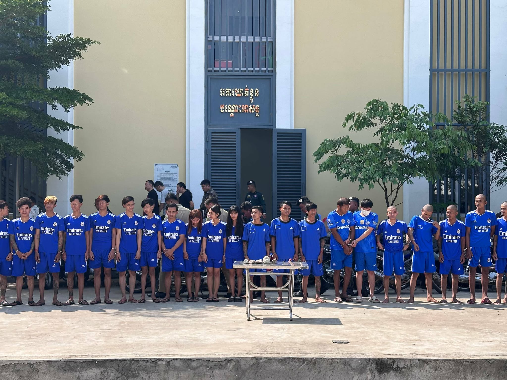 ជនសង្ស័យត្រូវបាននគរបាលចាប់ខ្លួន