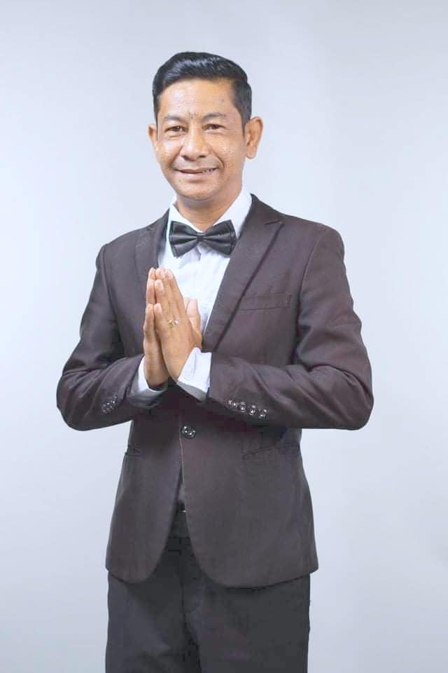 នាយ តាក់ ស៊ី