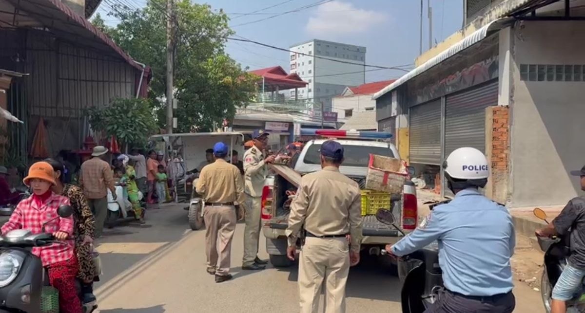 រុះរើសំណង់រំលោភផ្លូវ