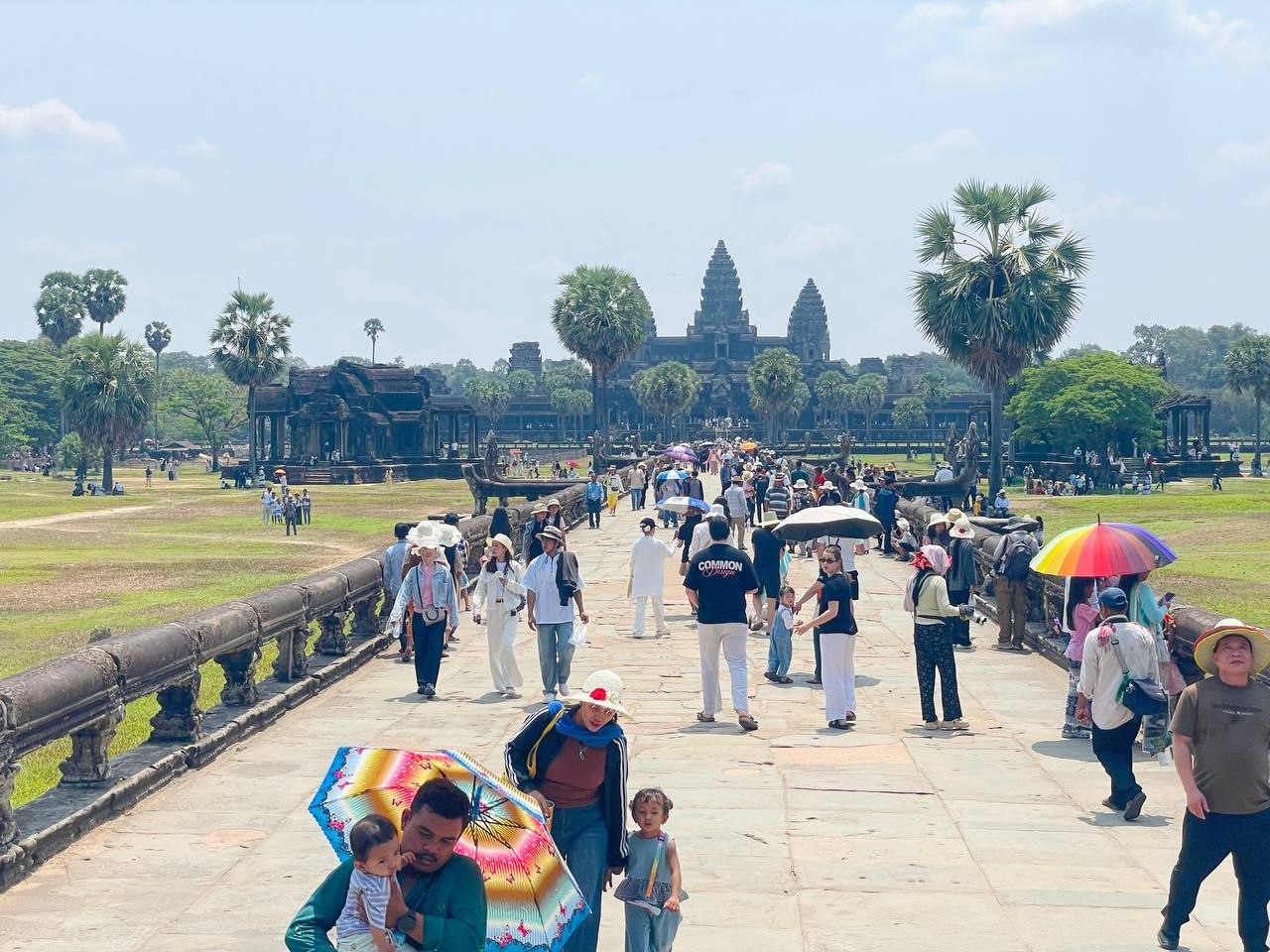 ភ្ញៀវទេសចរនៅសៀមរាប