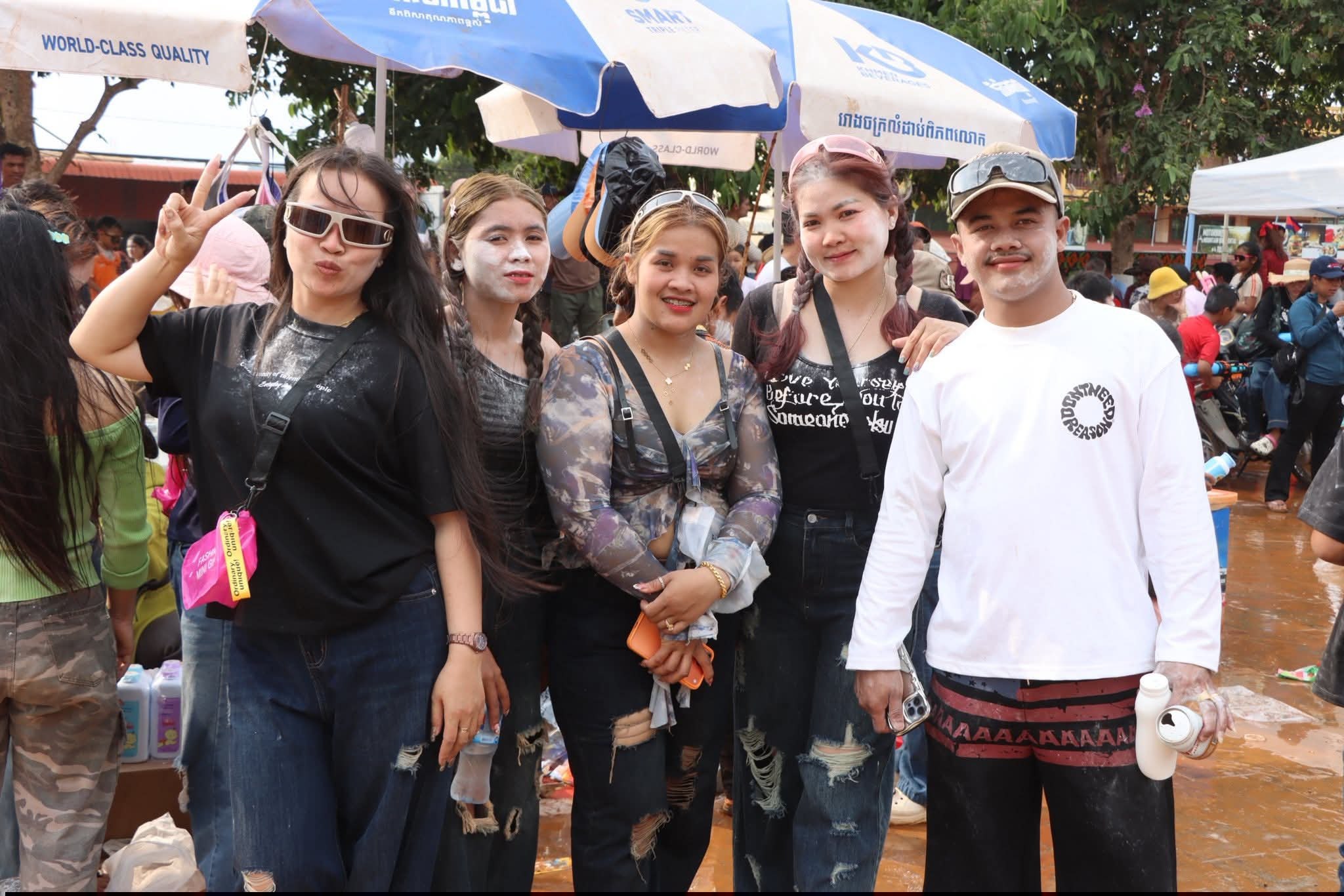 ភ្ញៀវទេសចរនៅមណ្ឌលគិរី