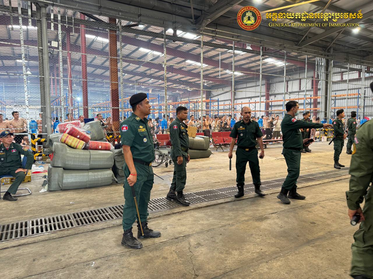 មន្ត្រីអន្តោប្រវេសន៍